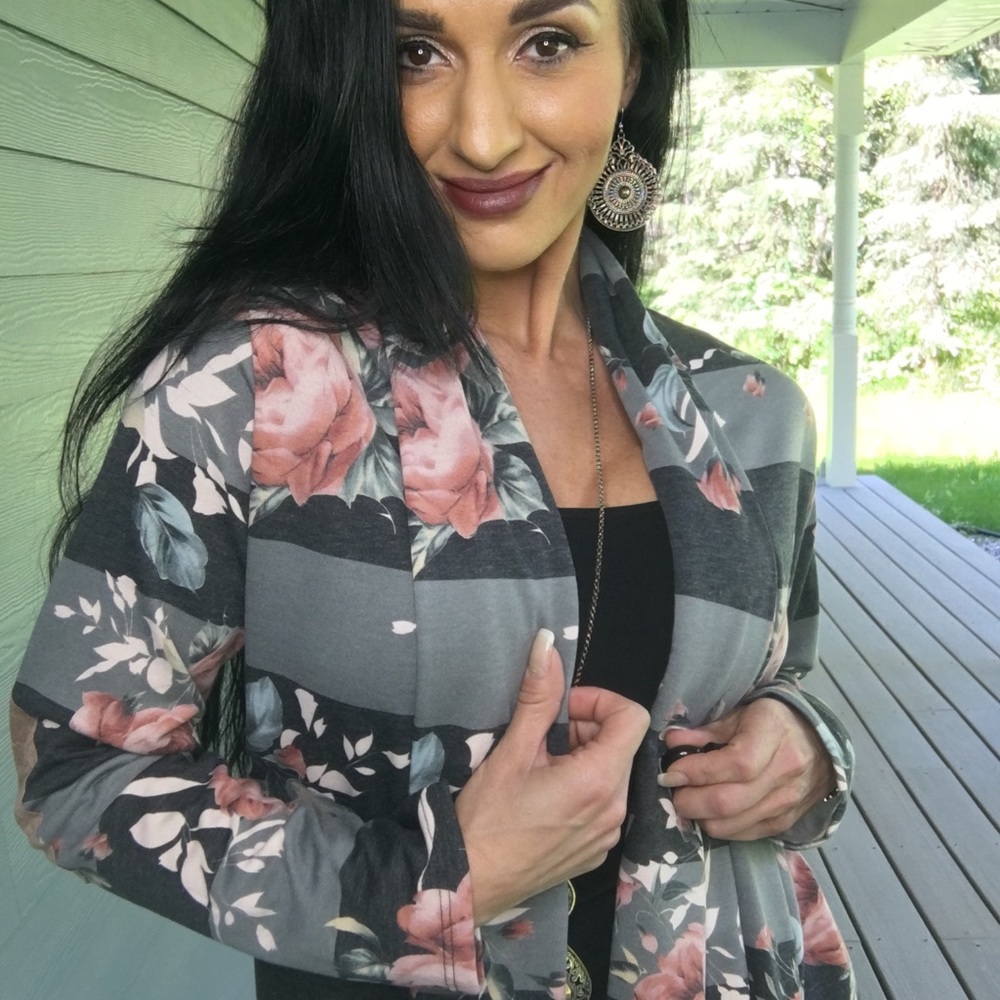 NEW cozy Floral stripe grey open cardigan - Picture 2 of 9